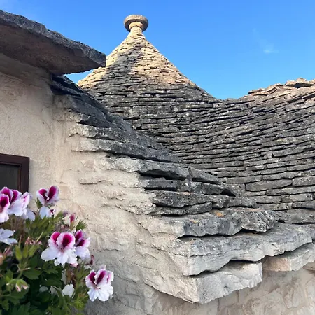 Trulli Pietra * Alberobello